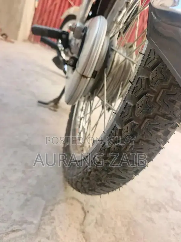 Honda CD 70 Classic Motorcycle - Reliable Two-Wheeler