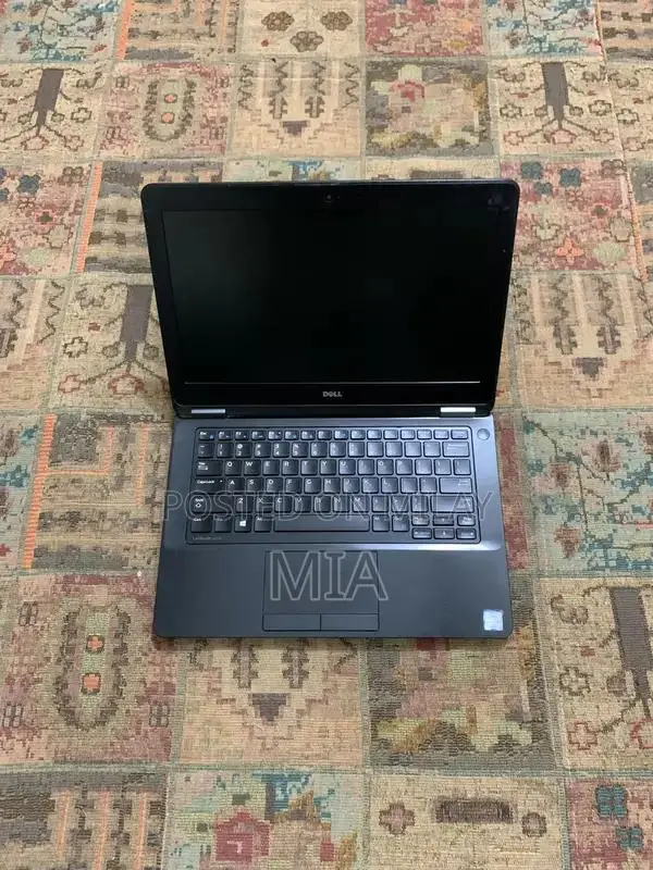 Dell Latitude 5270 Business Laptop - Core i5 6th Gen
