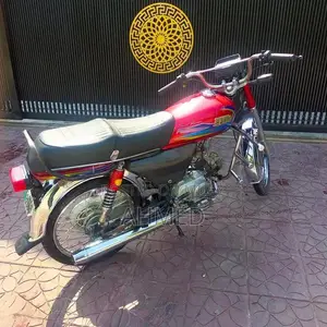 Well-Maintained Bike with Original Parts and Accessories