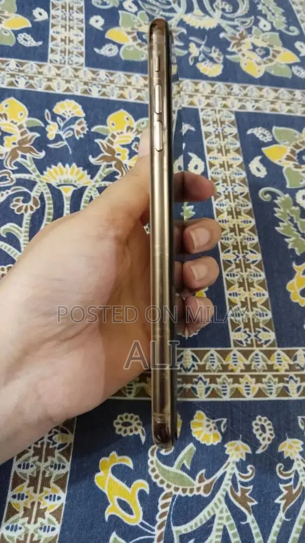 Apple iPhone XS Max 64GB Smartphone