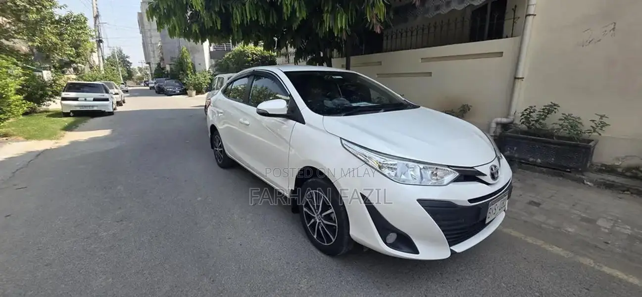 Toyota Yaris Ative - Low Mileage Family Sedan