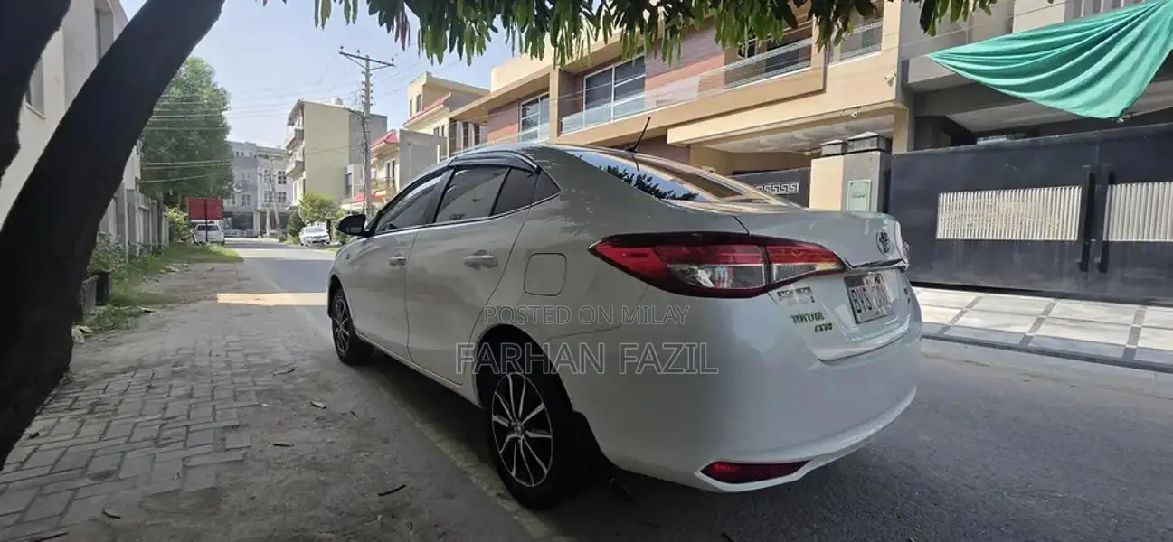 Toyota Yaris Ative - Low Mileage Family Sedan