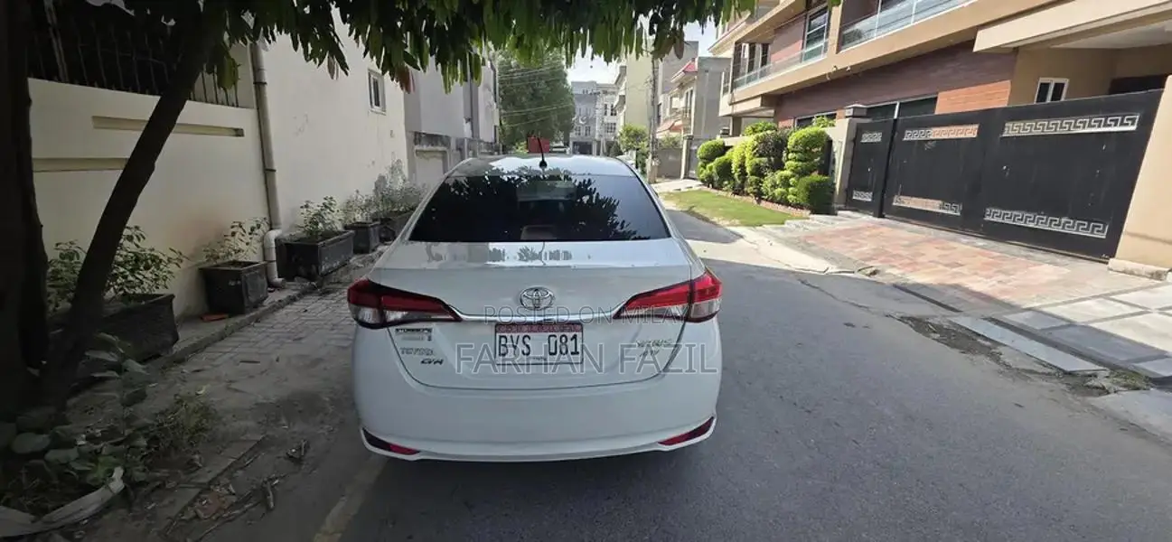 Toyota Yaris Ative - Low Mileage Family Sedan