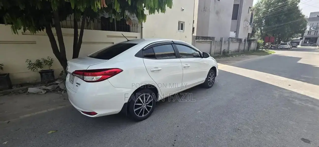 Toyota Yaris Ative - Low Mileage Family Sedan