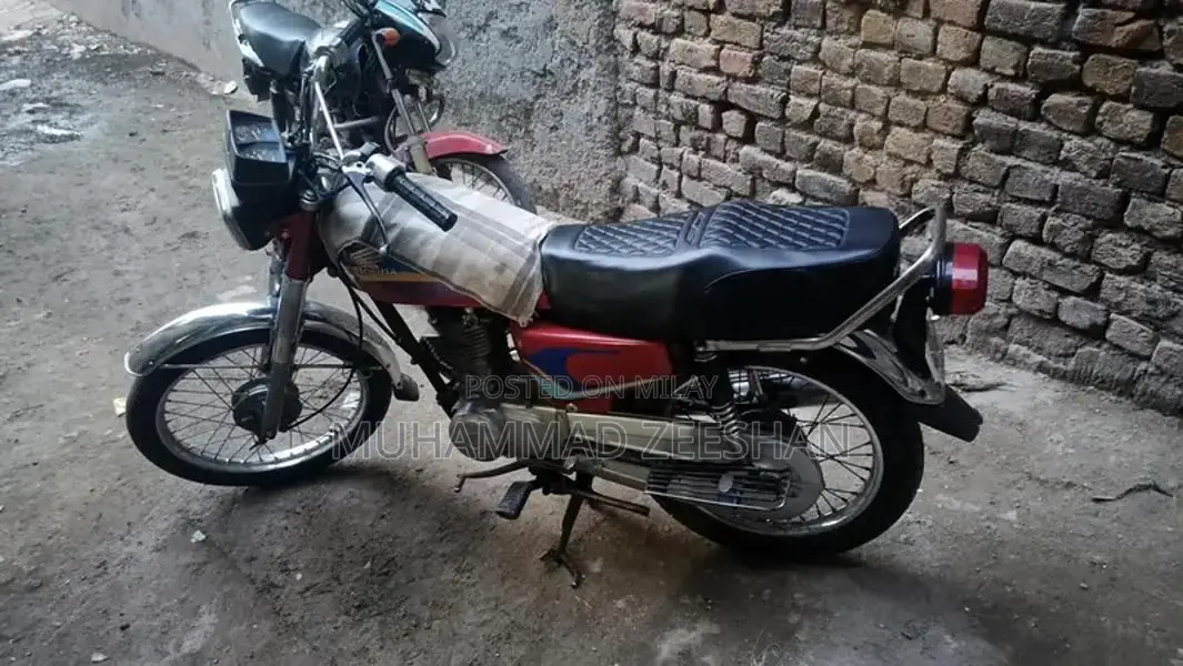 Honda 125 Motorcycle - Well-Maintained Two-Wheeler