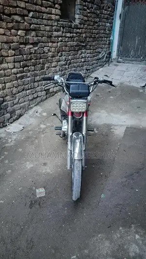 Honda 125 Motorcycle - Well-Maintained Two-Wheeler