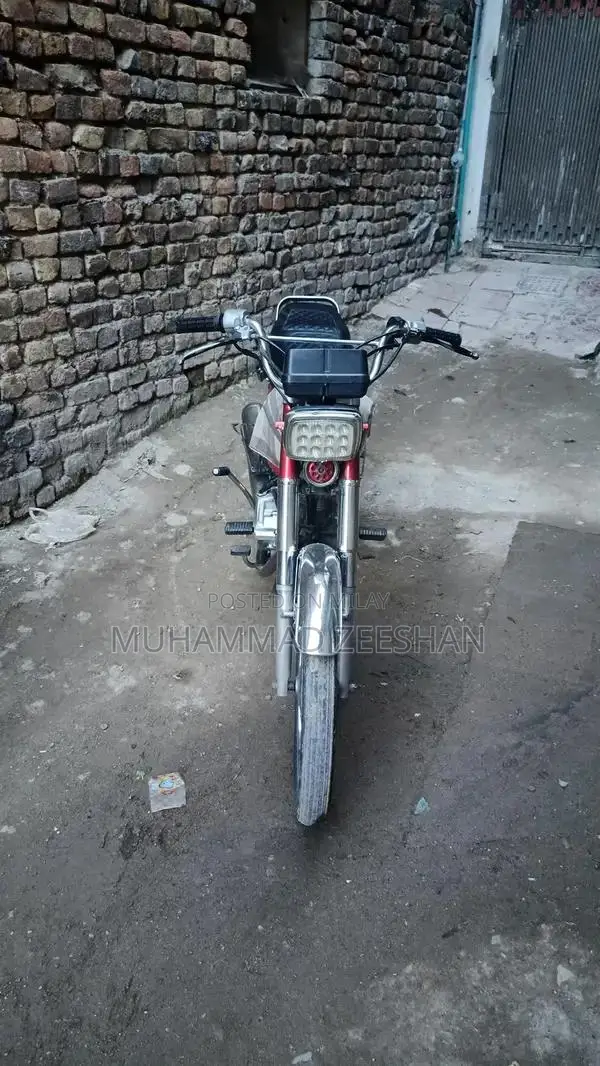 Honda 125 Motorcycle - Well-Maintained Two-Wheeler