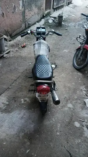Honda 125 Motorcycle - Well-Maintained Two-Wheeler