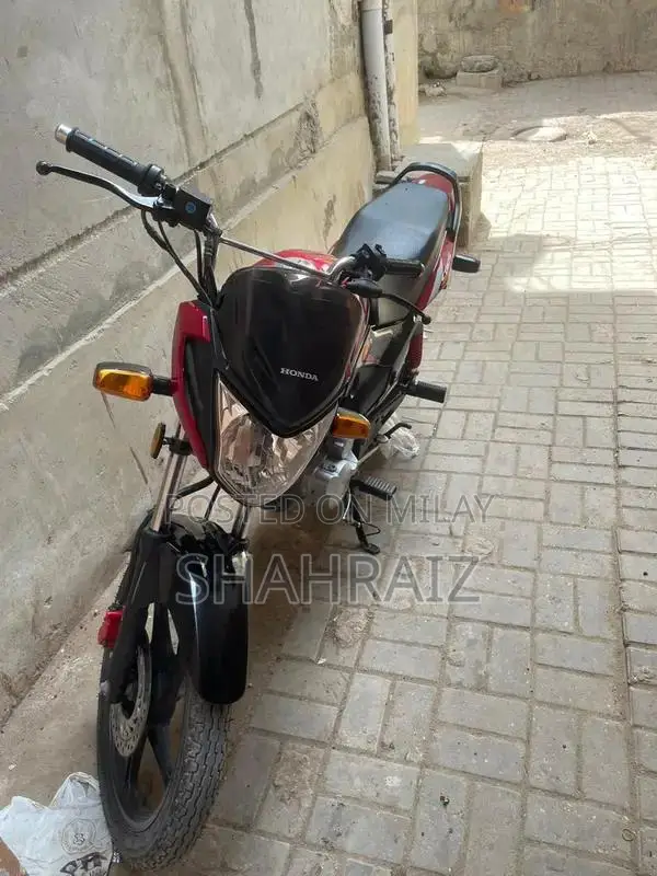 Honda CB 125F Motorcycle - Low Mileage Unregistered Bike