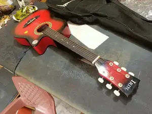 Musical Instrument Guitar in Pristine Condition with Carry Bag