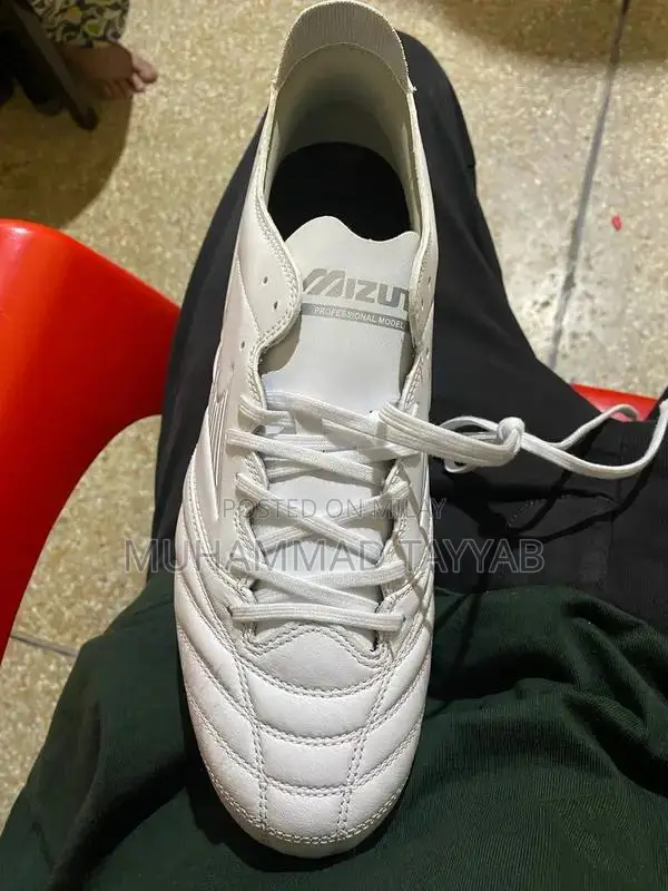 Mizuno Morelia Neo Pro NG Football Boots - Professional Soccer Cleats