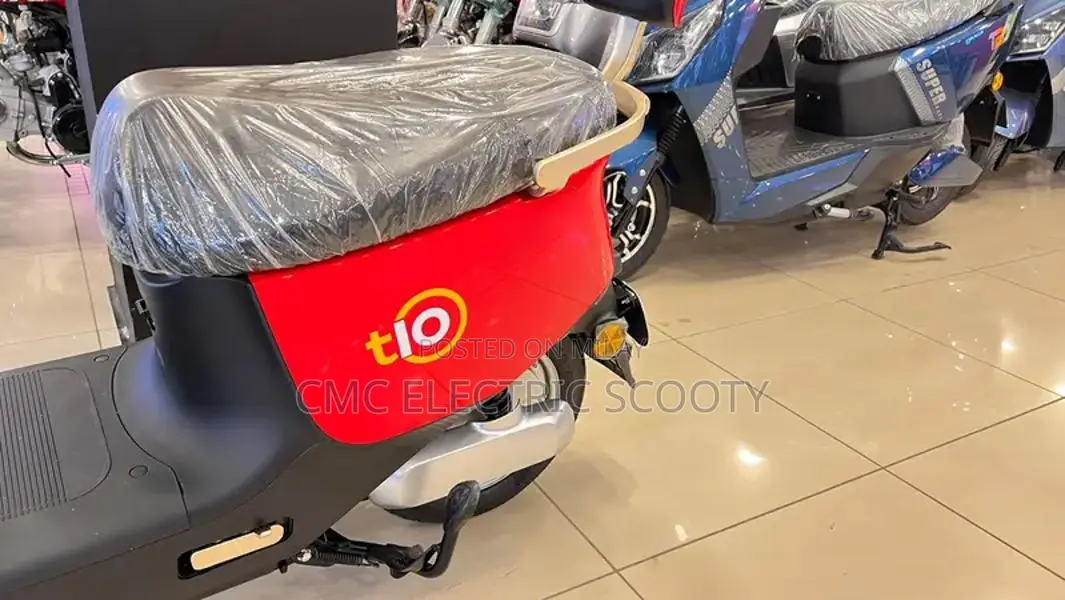 CMC EV T10 Electric Scooter - 650W Motor, 60km Range