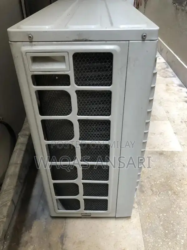Lightly Used Air Conditioner with Multiple Features