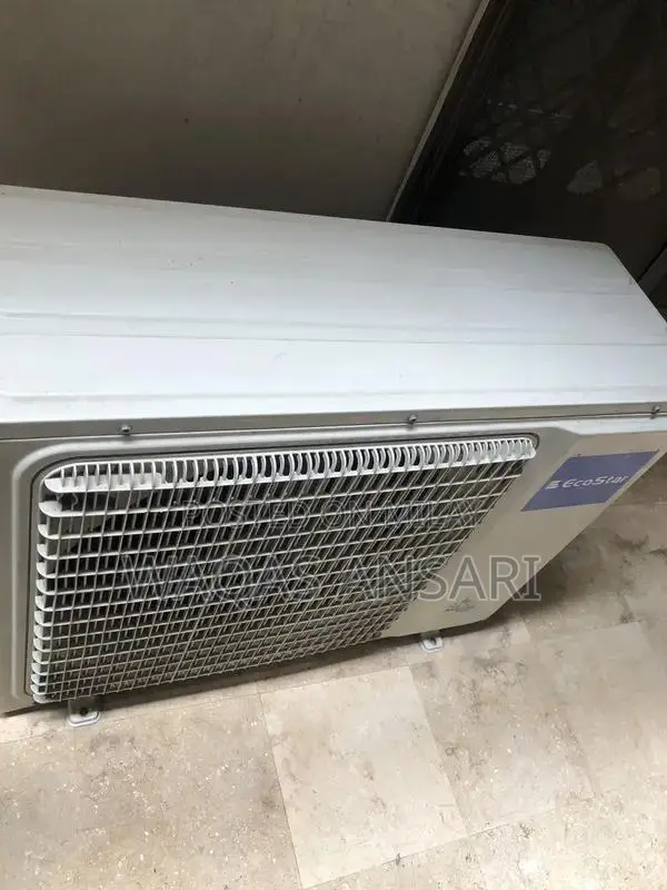 Lightly Used Air Conditioner with Multiple Features