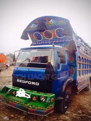 Bedford Turbo Mazda Body Conversion Van 17-Foot Vehicle