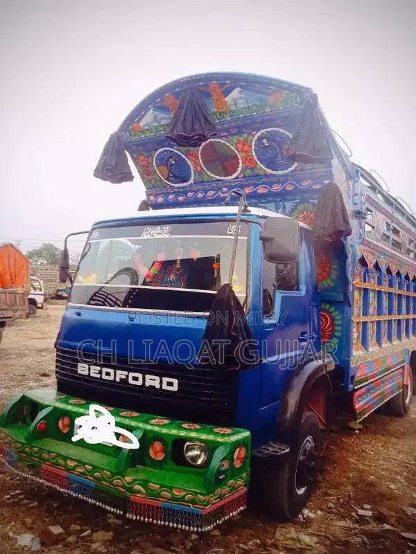 Bedford Turbo Mazda Body Conversion Van 17-Foot Vehicle