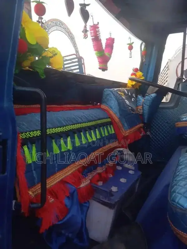 Bedford Turbo Mazda Body Conversion Van 17-Foot Vehicle