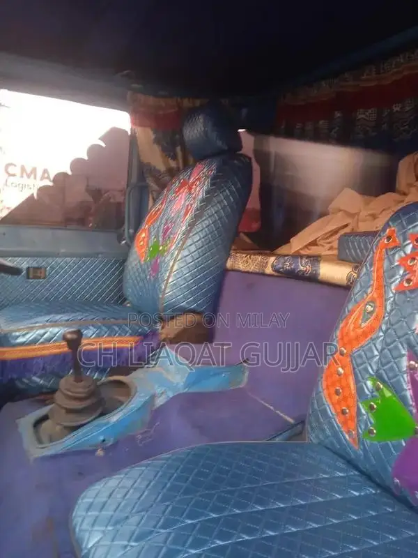 Bedford Turbo Mazda Body Conversion Van 17-Foot Vehicle