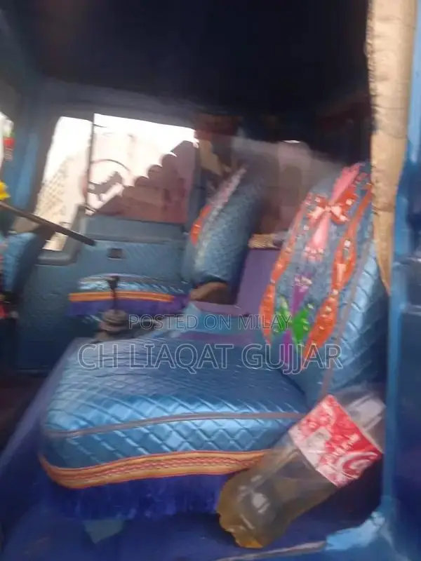 Bedford Turbo Mazda Body Conversion Van 17-Foot Vehicle