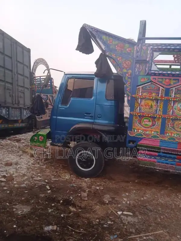 Bedford Turbo Mazda Body Conversion Van 17-Foot Vehicle