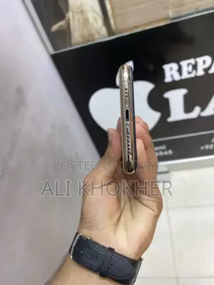 Apple iPhone XS 64GB Factory Unlocked Smartphone