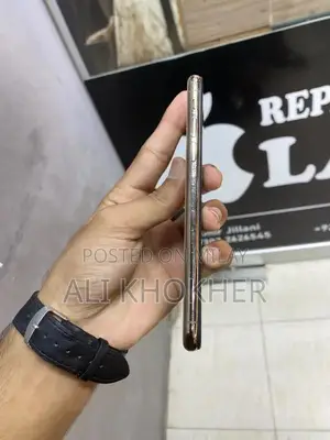 Apple iPhone XS 64GB Factory Unlocked Smartphone