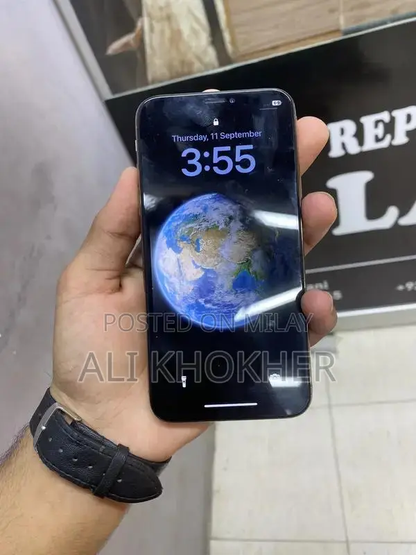 Apple iPhone XS 64GB Factory Unlocked Smartphone