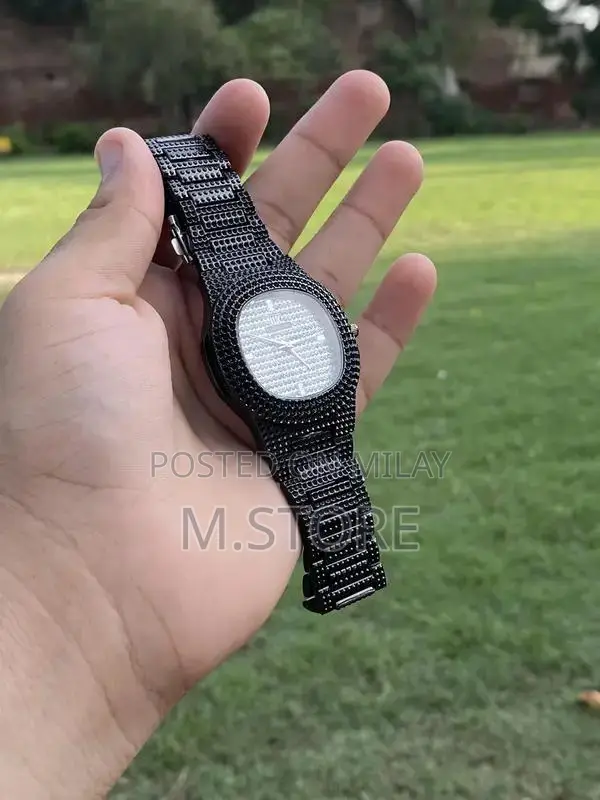 Elegant Black Diamond Men's Wristwatch - Stylish Timepiece