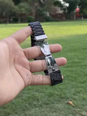 Elegant Black Diamond Men's Wristwatch - Stylish Timepiece