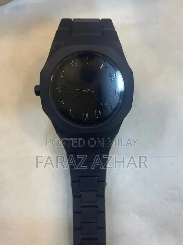 Stylish Aura Smart Watch - Modern Black Design for Active Lifestyles