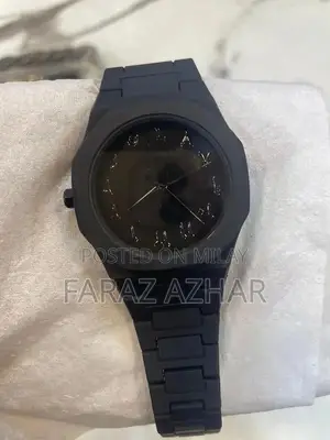 Stylish Aura Smart Watch - Modern Black Design for Active Lifestyles