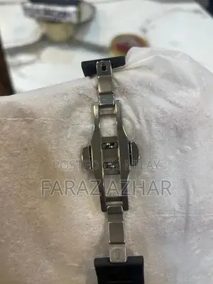 Stylish Aura Smart Watch - Modern Black Design for Active Lifestyles