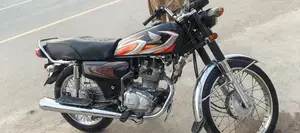 Photo - Honda 125cc Motorcycle - Single Cylinder Engine Commuter Bike
