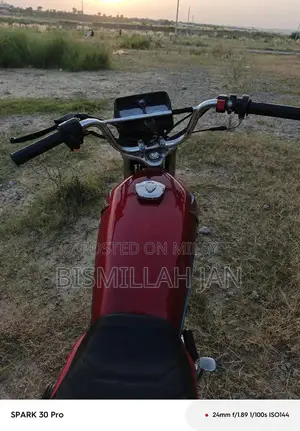 Photo - 125cc Motorcycle or Scooter Compact Urban Commuter