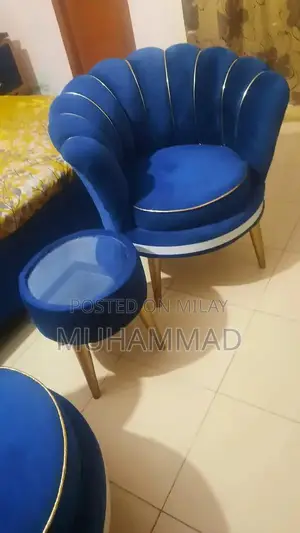 Elegant Wooden Chair - Luxury Single Seating Option