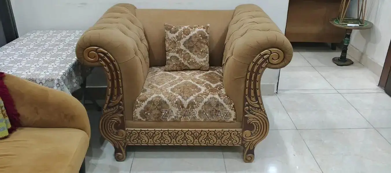 Comfortable and Spacious Sofa Set in Excellent Condition