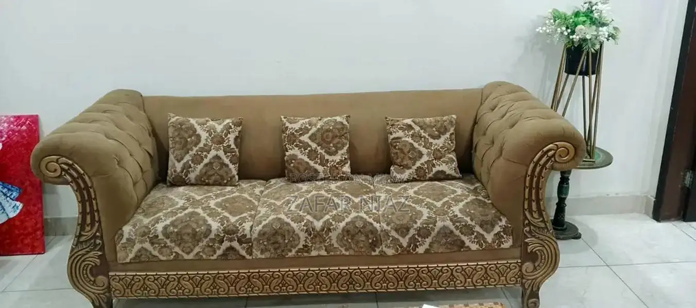 Comfortable and Spacious Sofa Set in Excellent Condition