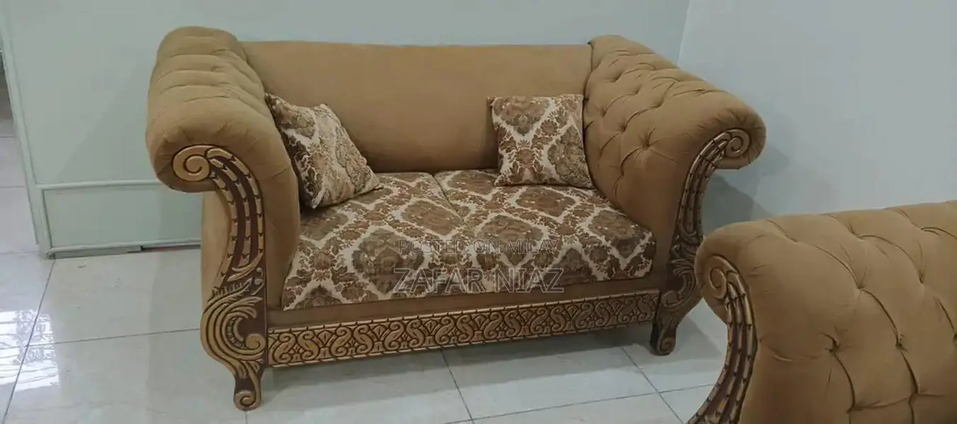 Comfortable and Spacious Sofa Set in Excellent Condition