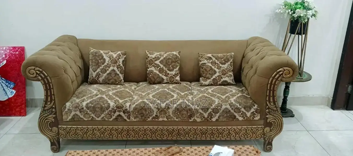 Comfortable and Spacious Sofa Set in Excellent Condition