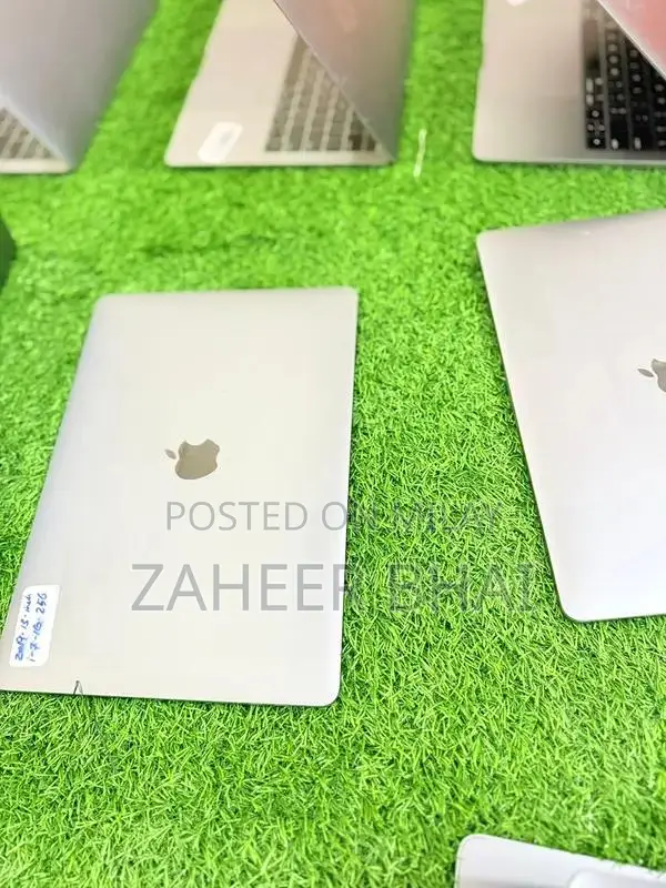 Apple MacBook Pro 2018 Core i7 Ultra-Portable Professional Laptop