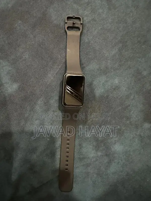 Samsung Fitness Smartwatch with Comprehensive Health Tracking