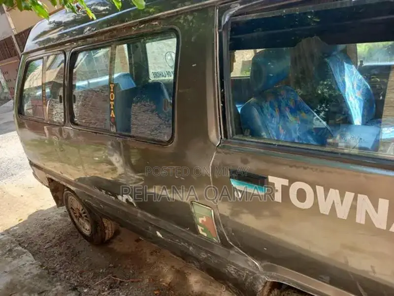 Toyota Townace Van - Reliable Compact Commercial Vehicle