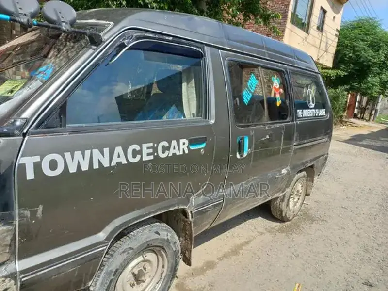 Toyota Townace Van - Reliable Compact Commercial Vehicle