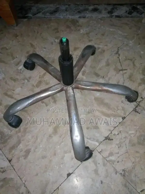 Comfortable Office Desk Chair with Adjustable Features