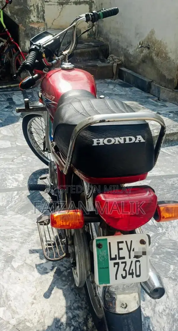 Cd70 Motorcycle 2013 Model Vintage Two-Wheeler