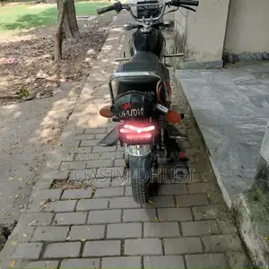 Photo - Honda CG 125 Classic Motorcycle - Single Cylinder Commuter Bike