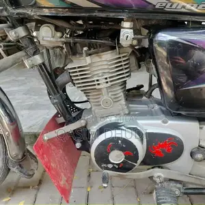 Honda CG 125 Classic Motorcycle - Single Cylinder Commuter Bike