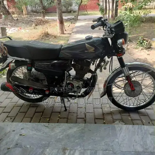 Honda CG 125 Classic Motorcycle - Single Cylinder Commuter Bike