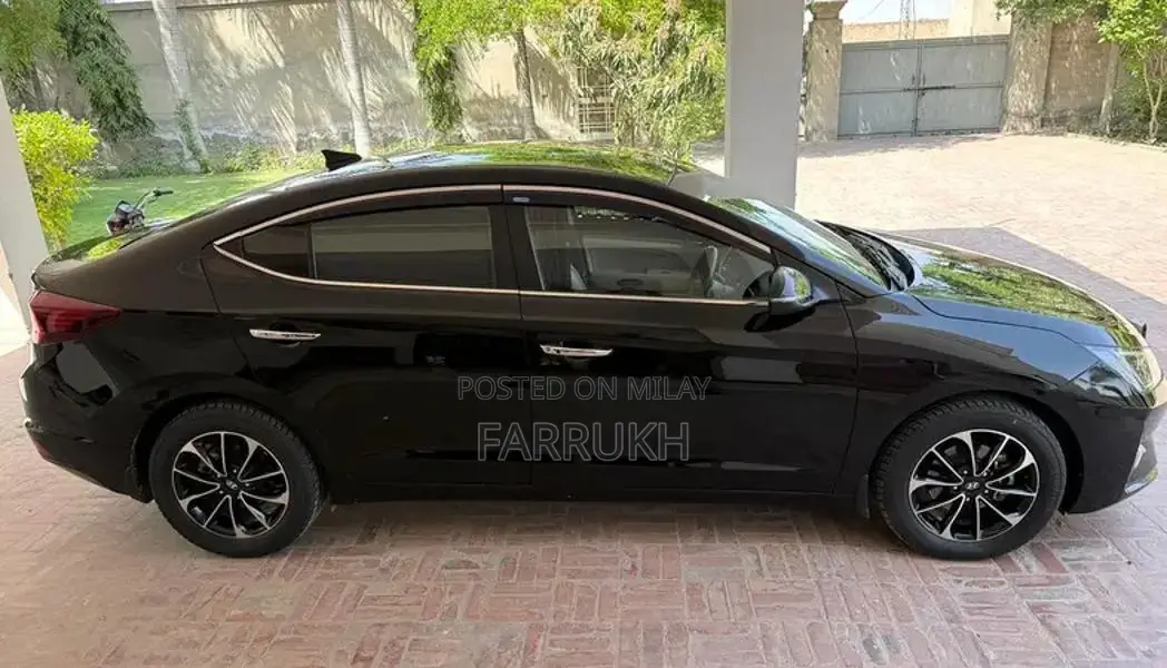 Hyundai Elantra 2.0 Sedan - First Owner Vehicle