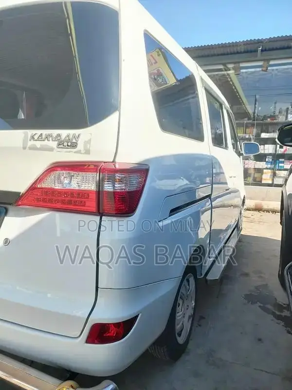 Karvaan Plus Premium Sedan - Spacious Family Vehicle